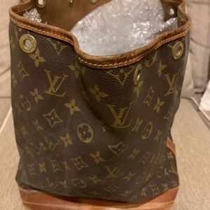 LV BUCKET BAG FIXER-UPPER